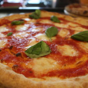 La vera pizza napoletana! Prova la pizza Pulcinella - L'Angolo della Pizza, pizzeria a Cecina