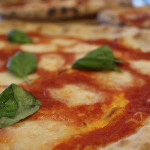La vera pizza napoletana! Prova la pizza Pulcinella - L'Angolo della Pizza, pizzeria a Cecina