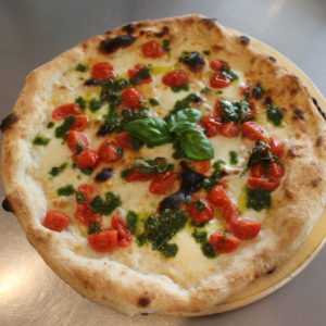 Pizza pomodorini e pesto - L'Angolo della Pizza - pizzeria a Cecina. Pizza facilmente digeribile - farine integrali, biologiche o 00