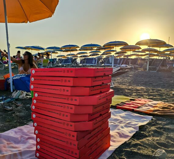 La scatola rossa della pizza